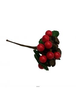 Букетик декоративный (мини) из красных ягод с листьями и шишками